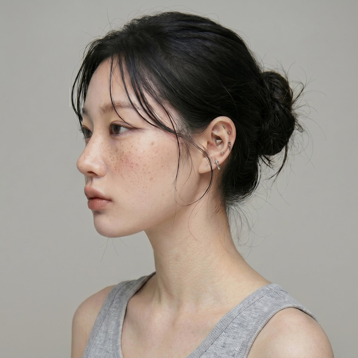 軟骨ピアス 16G ミニマル トライアングル スタッド バーベルピアス 2Type シャープ 立体トライアングル