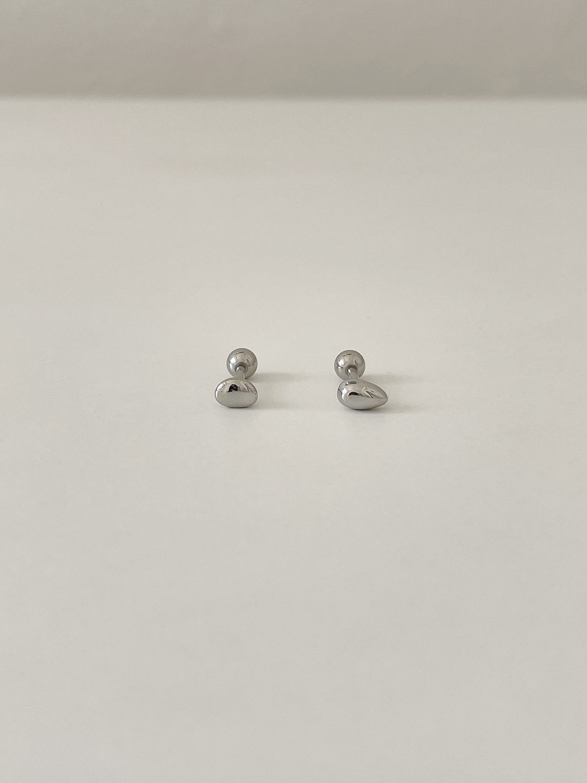 [全サージカル] ぷっくり ビーン＆ドロップ ピアッシング (2Type) 16G ボディピアス キャッチ