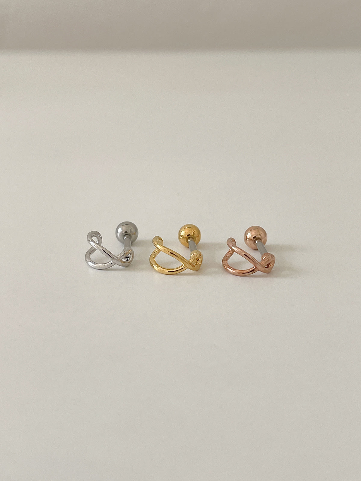 軟骨ピアス 16G Xライン ハーフリング バーベル ボディピアス (3Color) フェイクリング / イヤーカフ風 / クロスライン / Xライン / 軟骨ピアス
