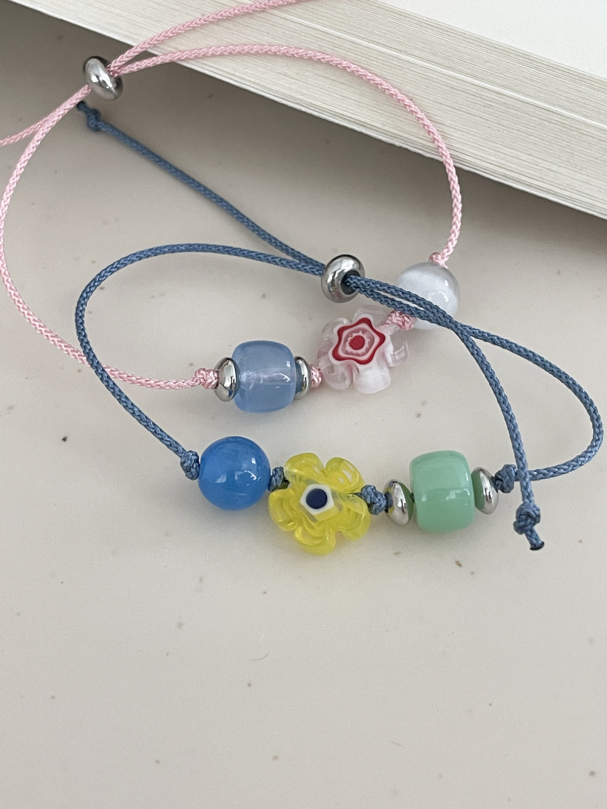 ポップフラワー ビーズコードブレスレット (2Color)