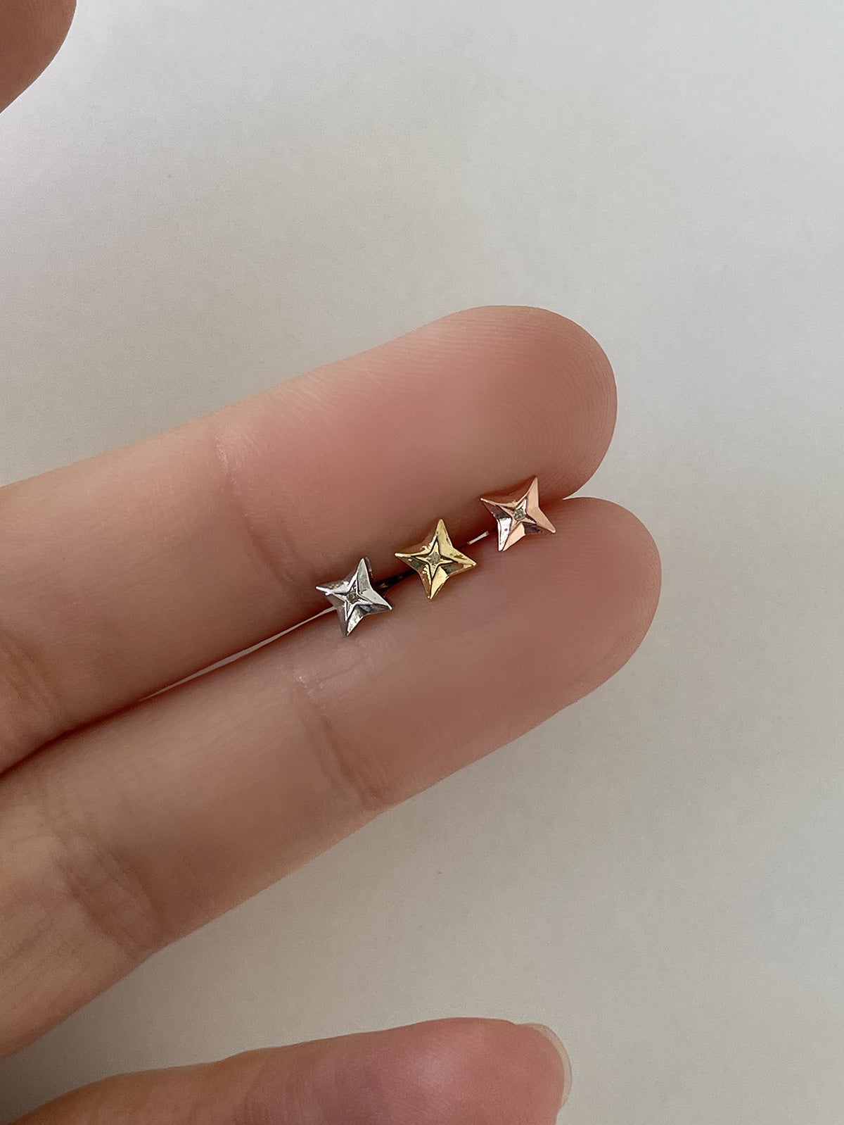 [サージカル]エンボス スクエアスター キュービック バーベルピアス (3Color) 軟骨ピアス 16G