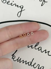 [925 Silver]つぶつぶ フラワーピアス (2Color) ミニボール 両耳用