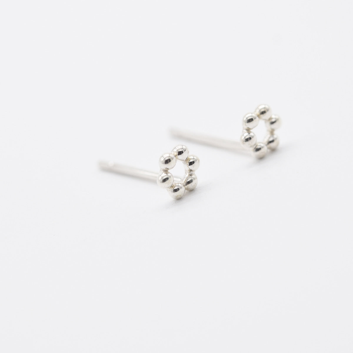 [925 Silver]つぶつぶ フラワーピアス (2Color) ミニボール 両耳用