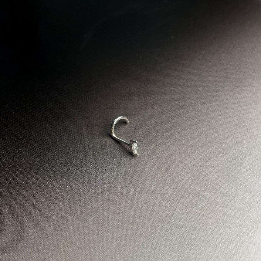 เจาะจมูกใส 20G วัสดุซิลิโคนอ่อนนุ่ม อ่อนโยนต่อรู (2 แบบ) 