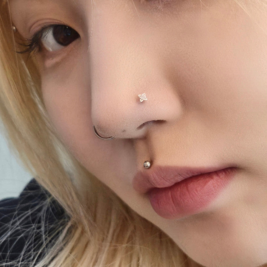 เจาะจมูกใส 20G วัสดุซิลิโคนอ่อนนุ่ม อ่อนโยนต่อรู (2 แบบ) 