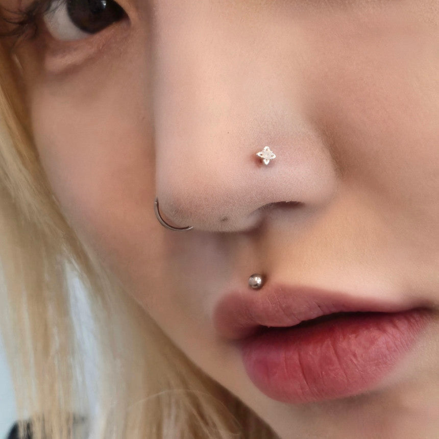 เจาะจมูกใส 20G วัสดุซิลิโคนอ่อนนุ่ม อ่อนโยนต่อรู (2 แบบ) 