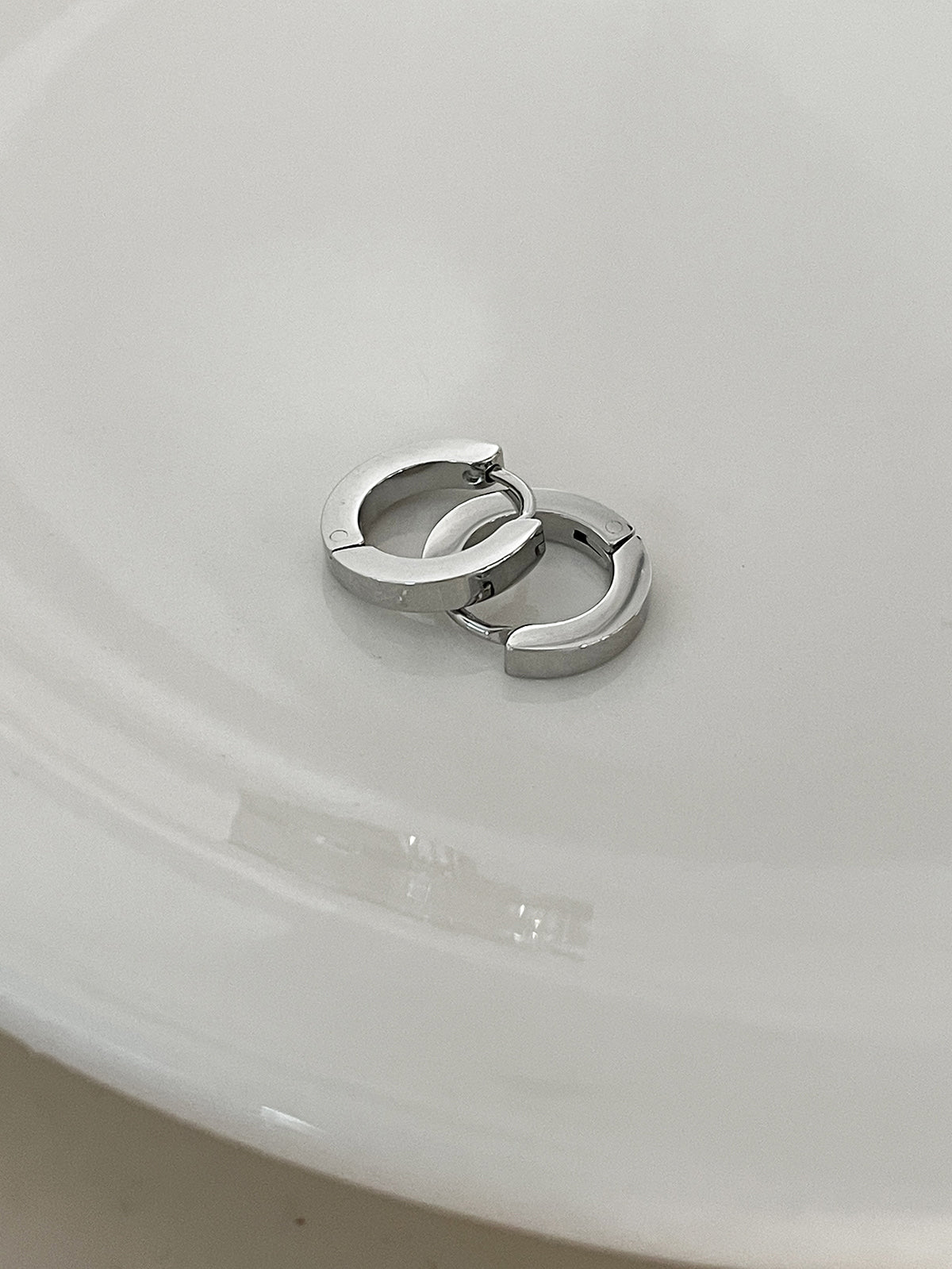 [全サージカル]フラットワンタッチリングピアス ボールドフラット シンプル厚み