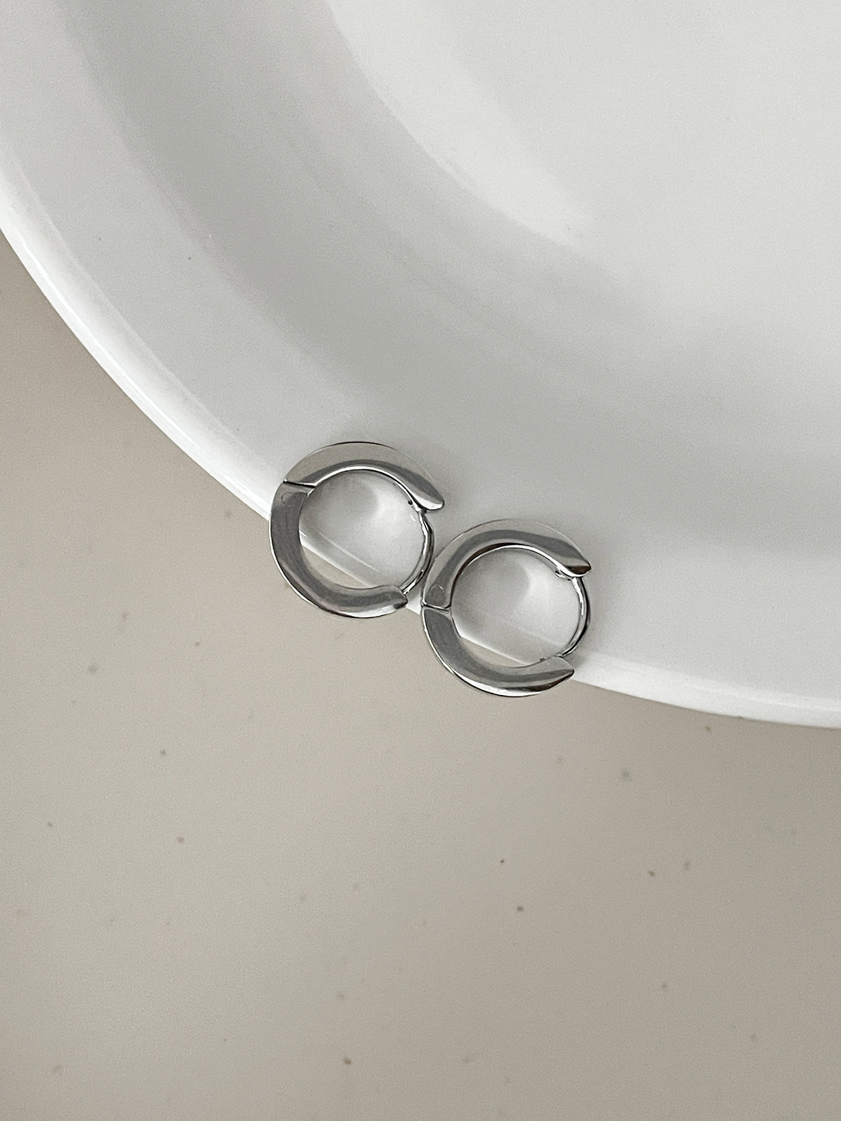 [全サージカル]フラットワンタッチリングピアス ボールドフラット シンプル厚み