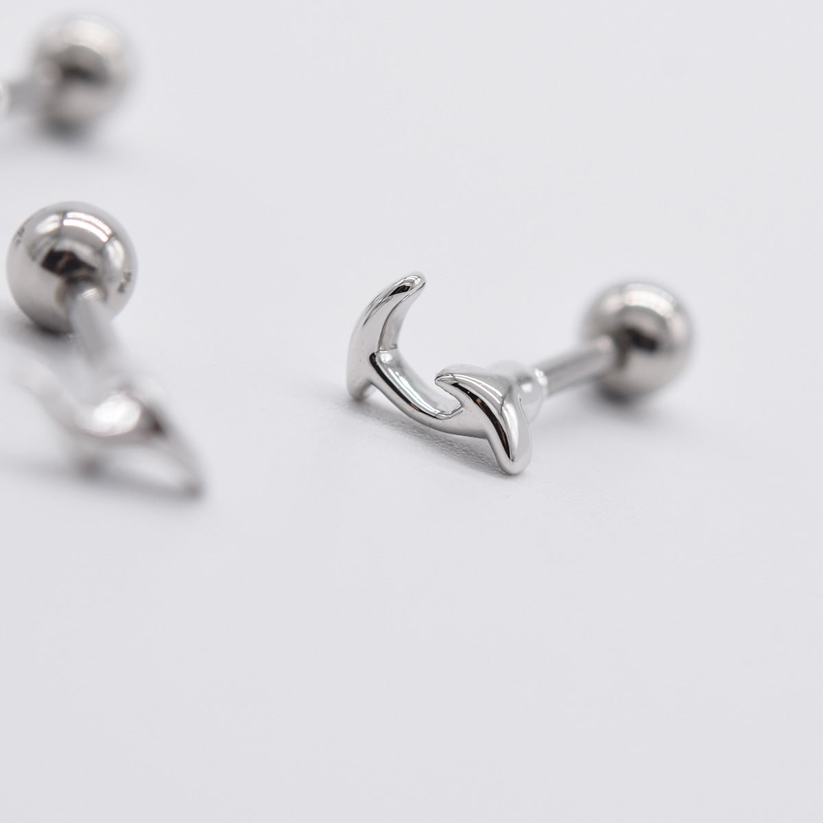 [サージカル]ミニマルカーブ カオス バーベルピアス (4Type) 16G カーブデザイン ピアス  軟骨ピアス