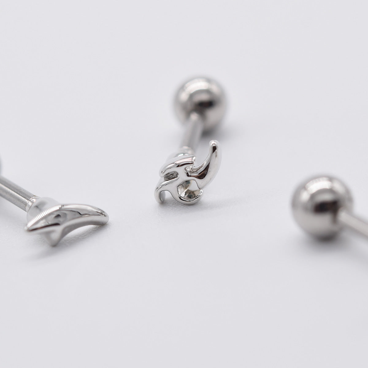 [サージカル]ミニマルカーブ カオス バーベルピアス (4Type) 16G カーブデザイン ピアス  軟骨ピアス