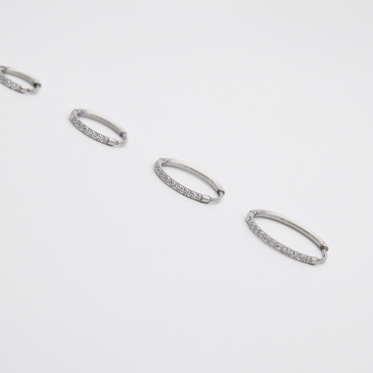 [ผ่าตัด] ริบบิ้นมินิโฟลว์ (3 สี) 16G เจาะร่างกาย เจาะหลัง เจาะกระดูกอ่อน 