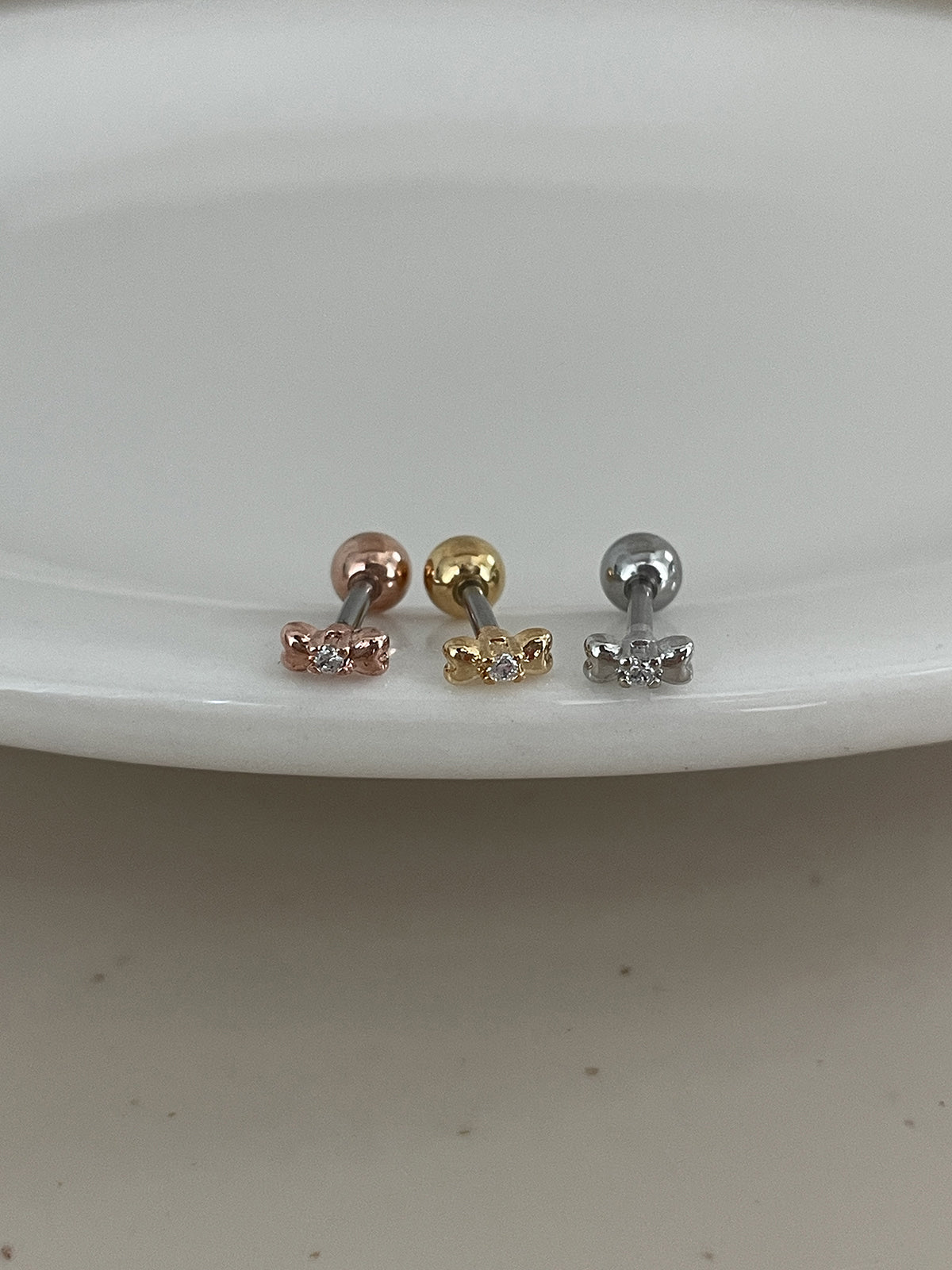プチボリューム リボンバーベルピアス ミニリボン  (3Color) 16G 可愛い 軟骨用 韓国風 デイリー ボディピアス キャッチ サージカルステンレス