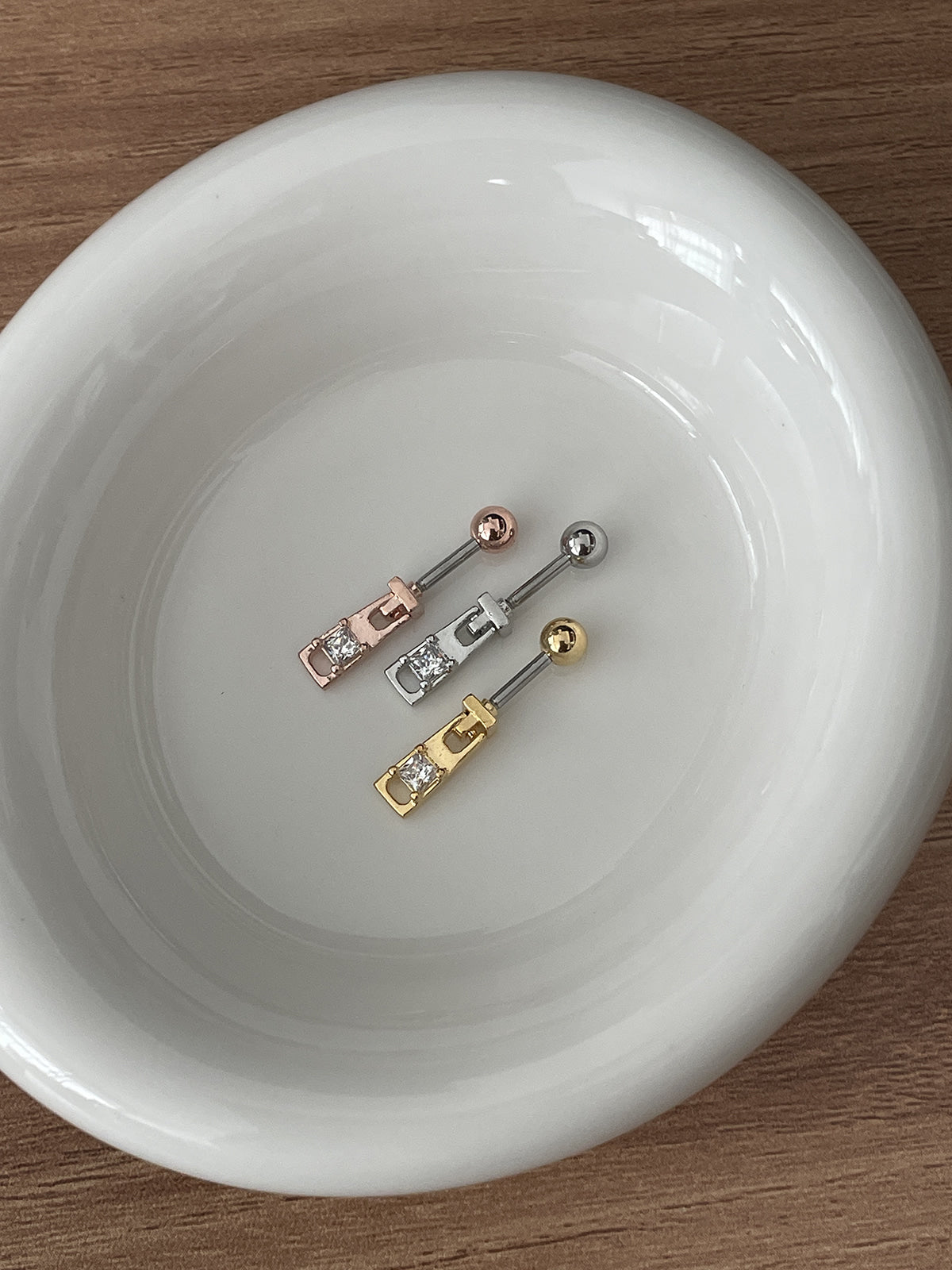 軟骨ピアス 16G ミニ スクエア キュービック バーベルピアス 3color