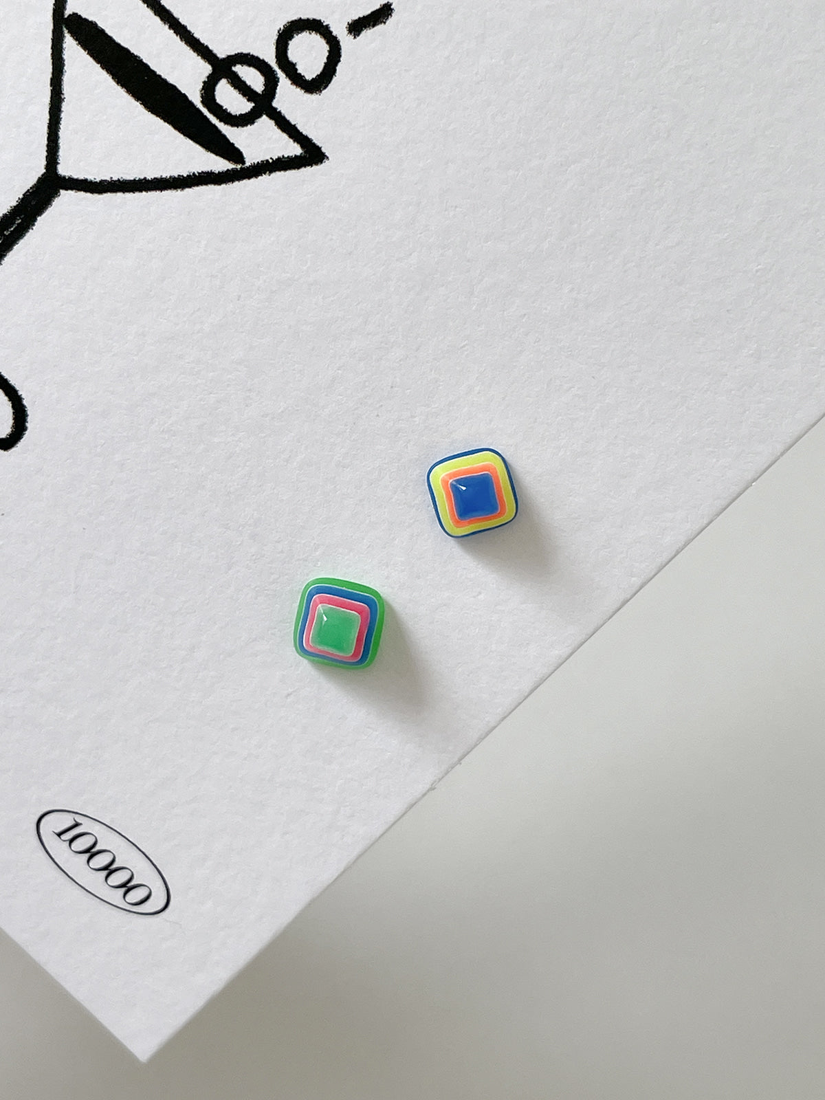 [サージカル] カラフル ピラミッド バーベルピアス 16G ボディピアス (2Color)