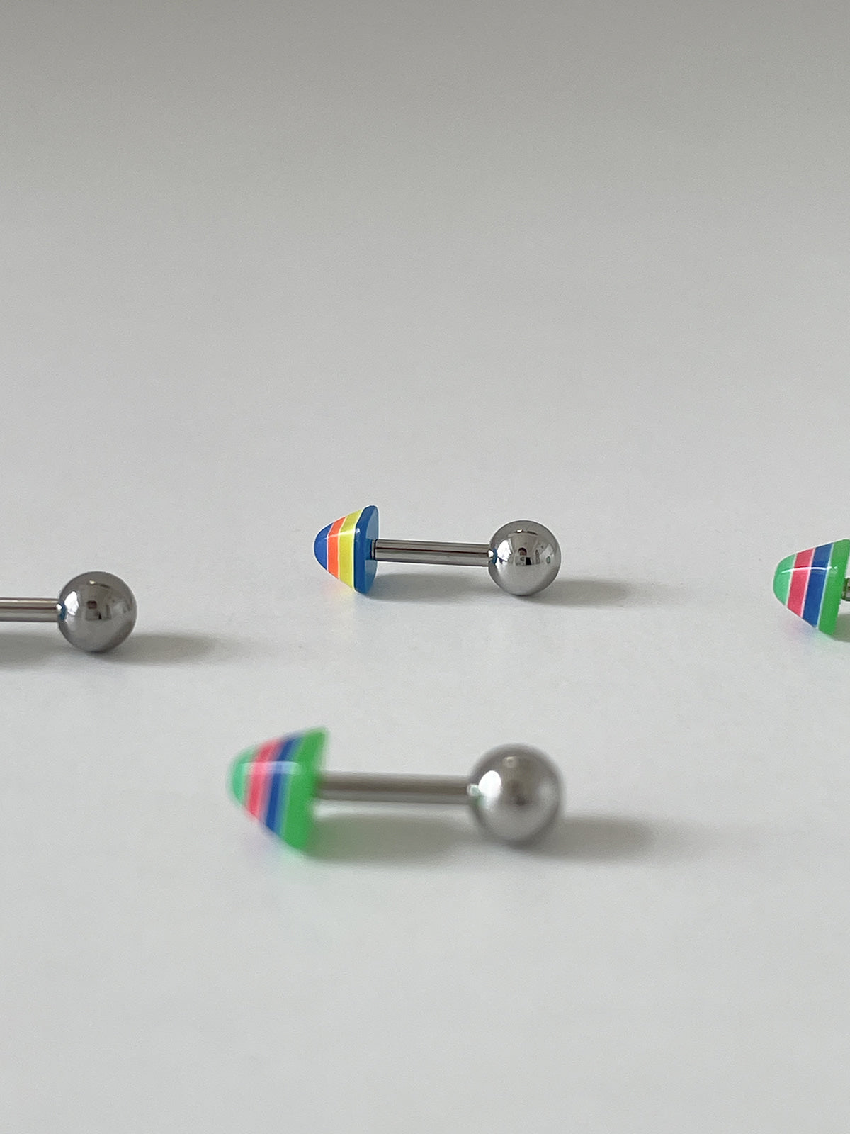 [サージカル] カラフル ピラミッド バーベルピアス 16G ボディピアス (2Color)