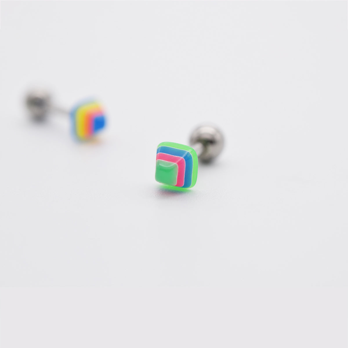 [サージカル] カラフル ピラミッド バーベルピアス 16G ボディピアス (2Color)