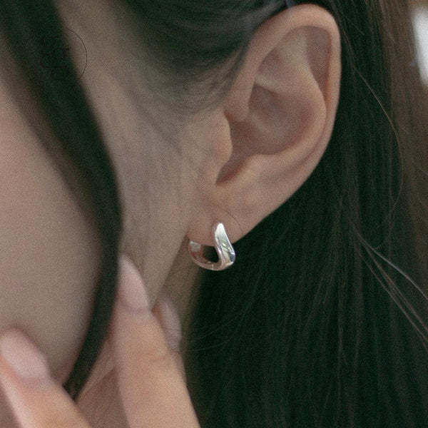 silver925 wave one touch earrings (2color) 韓国アクセサリー