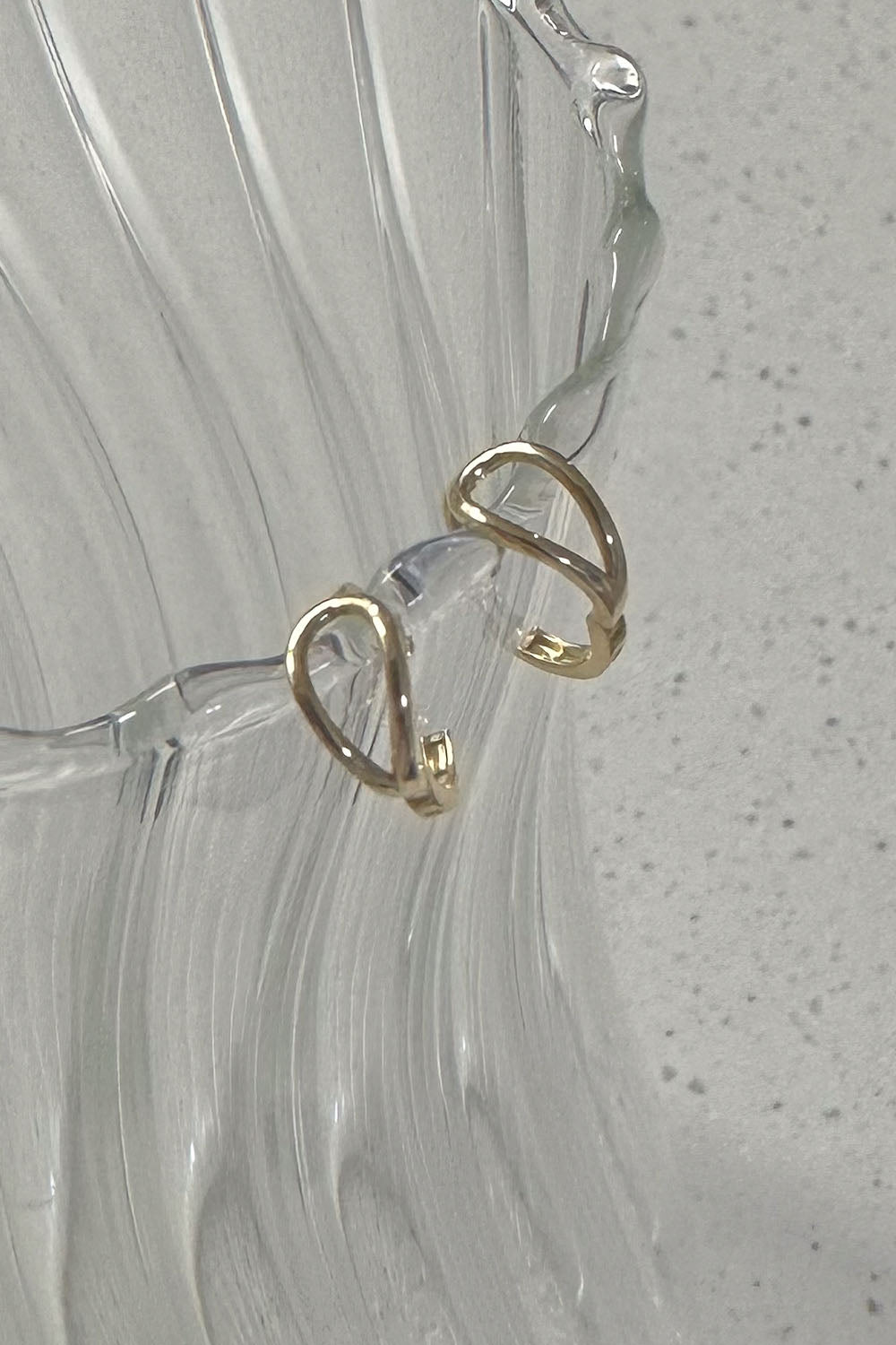 14k loop line one touch earring