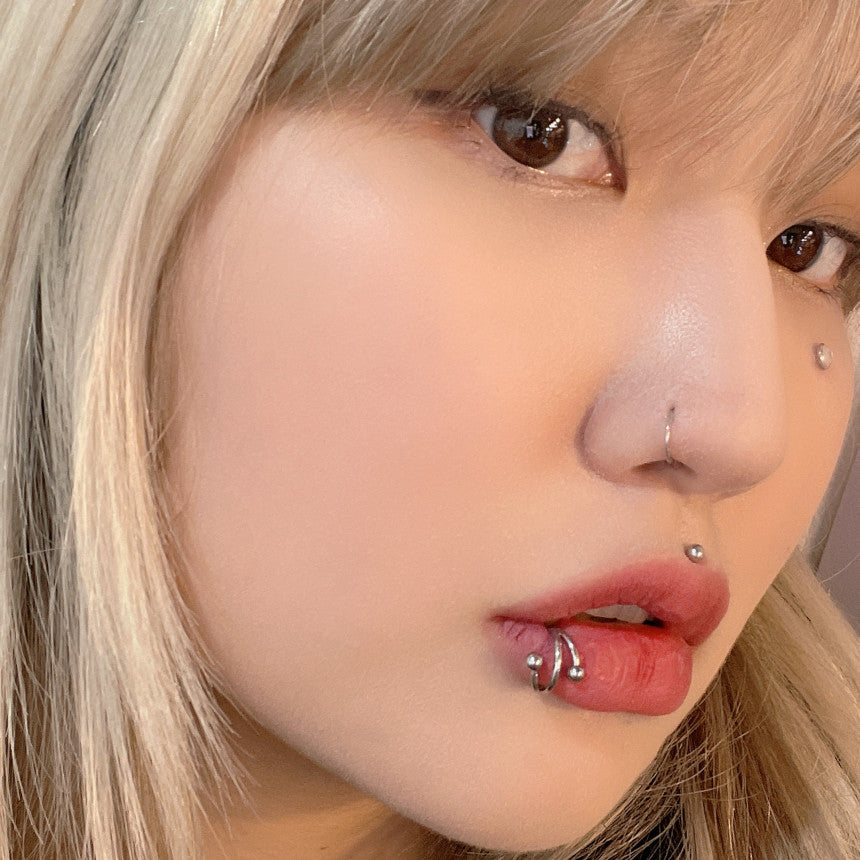 【リップピアス】ツイスト＆トリプル セグメントリング 唇ピアス ボディピアス