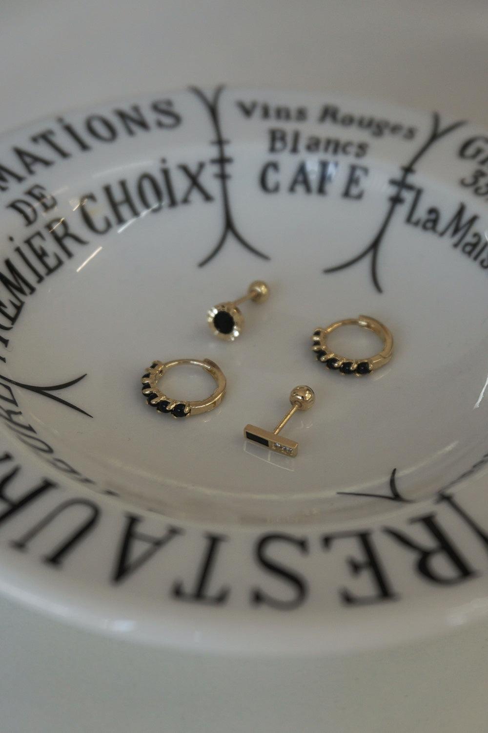 14k black round gold bezel piercing earrings - 4MiLi (フォーミリ)