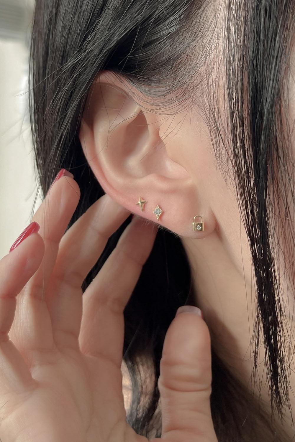 14k flash light cubic piercing 21G - 4MiLi (フォーミリ)