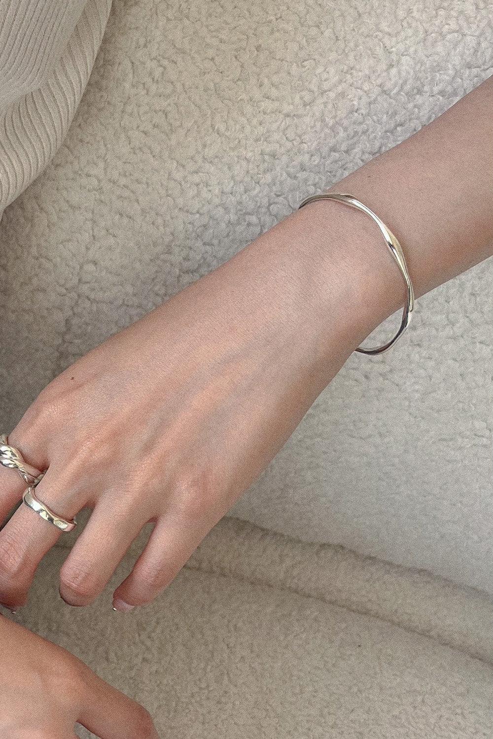 silver925 wave bangle bracelet (2color) - 4MiLi (フォーミリ)