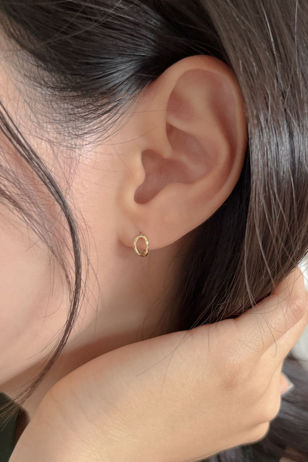 14k loop line one touch earring