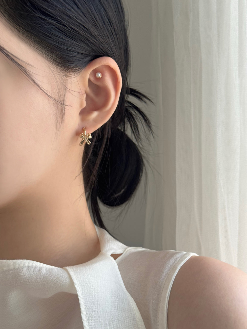 [12個SET]キュービックリボンムードピアス / チタンポスト フォーマルシーンにおすすめ