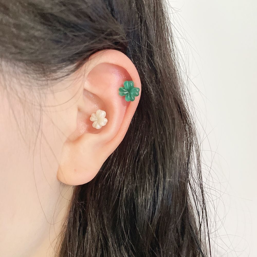 [サージカル]アクリル クローバー (2Color) 16G ボディピアス キャッチ ピアッシング 軟骨ピアス