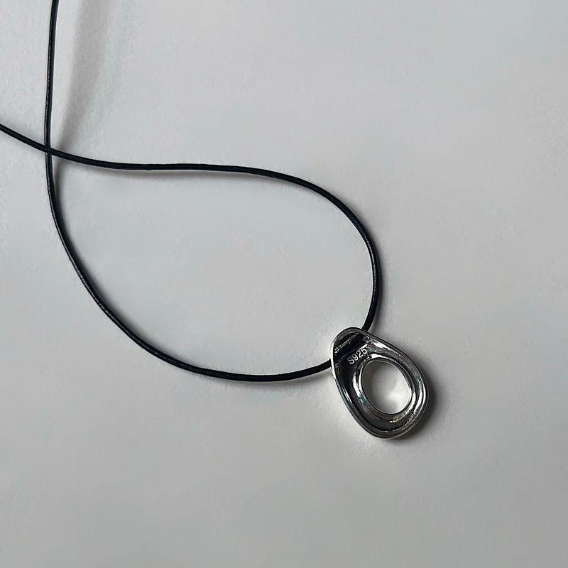 [925 Silver]オーバ リング ブラック チョーカー ネックレス - 4MiLi (フォーミリ)