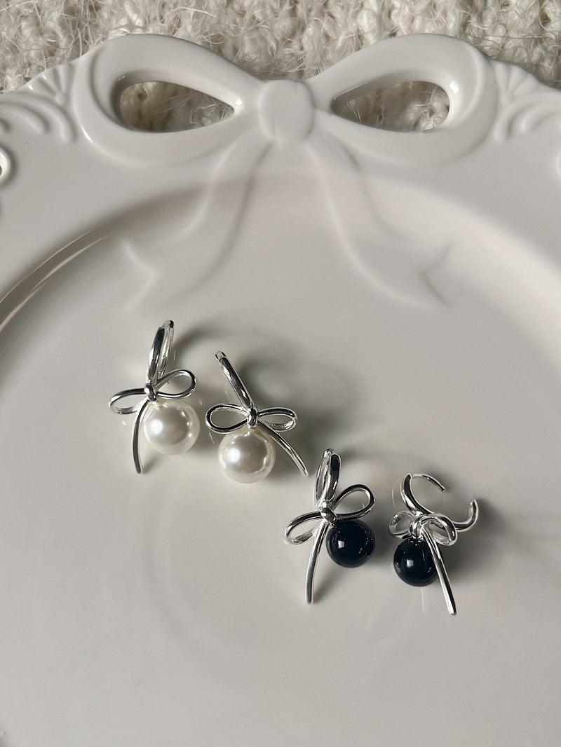 [925 Silver]リボンボールリングピアス (両耳) 真珠/オニキス - 4MiLi (フォーミリ)