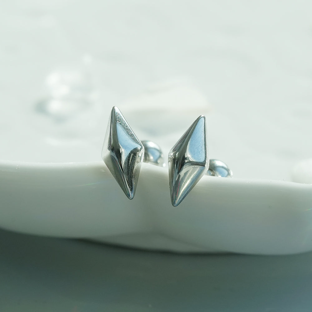 [全サージカル]ボリュームダイヤモンドシェイプピアス 16G ボディピアス キャッチ