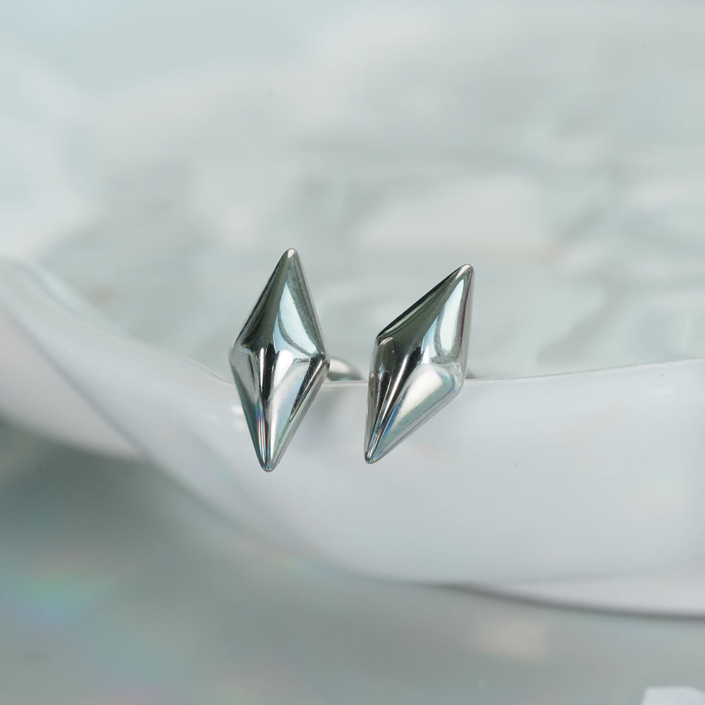 [全サージカル]ボリュームダイヤモンドシェイプピアス 16G ボディピアス キャッチ