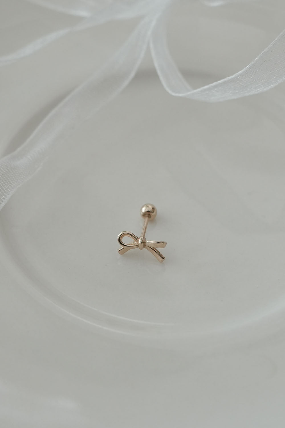 14k knotted ribbon piercing 21G