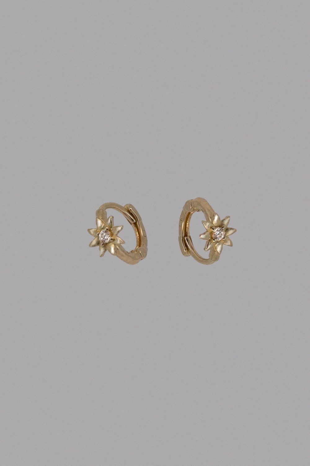 14k mini cubic flora earring - 4MiLi (フォーミリ)