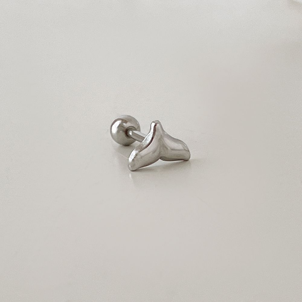 [サージカル]シルバー クジラ 尾 ホエールテール 16G ボディピアス キャッチ ピアッシング 軟骨ピアス