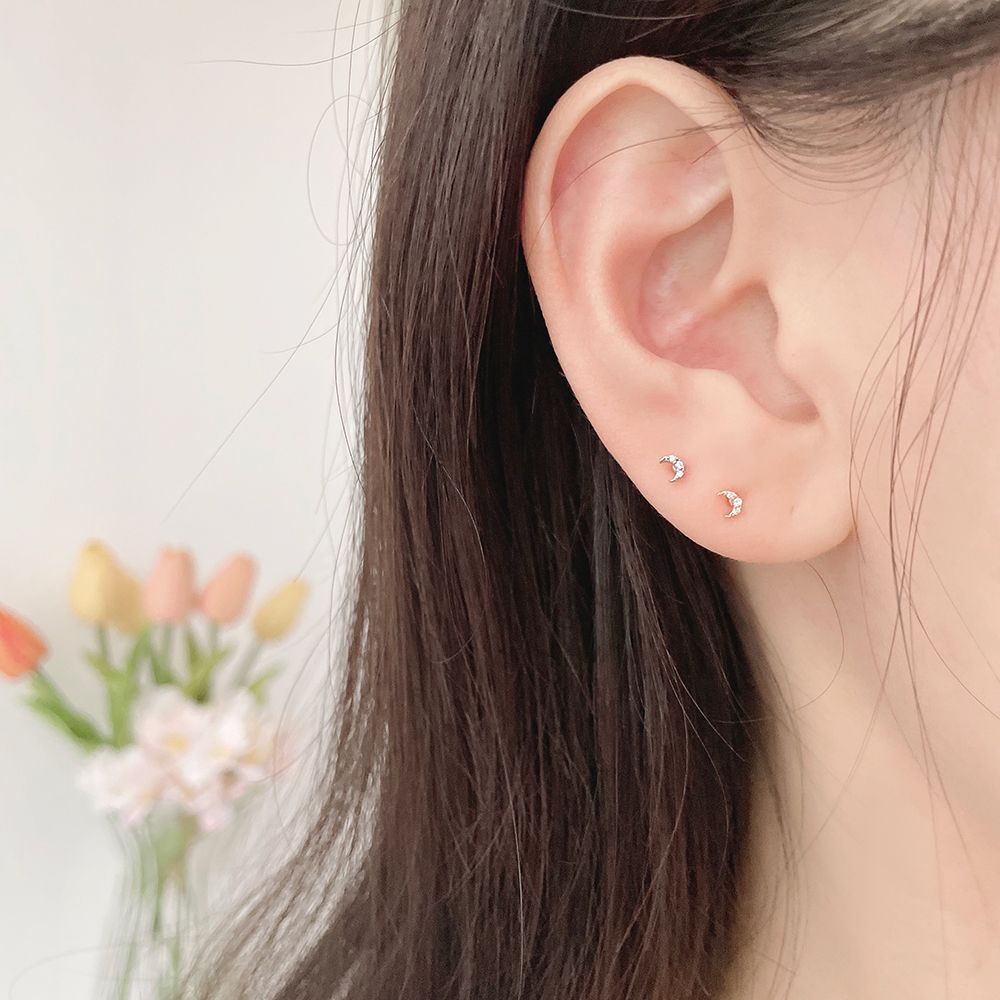 [サージカル]超ミニ 月モチーフ 三日月 ピアス (2Color) 16G ボディピアス キャッチ 軟骨ピアス