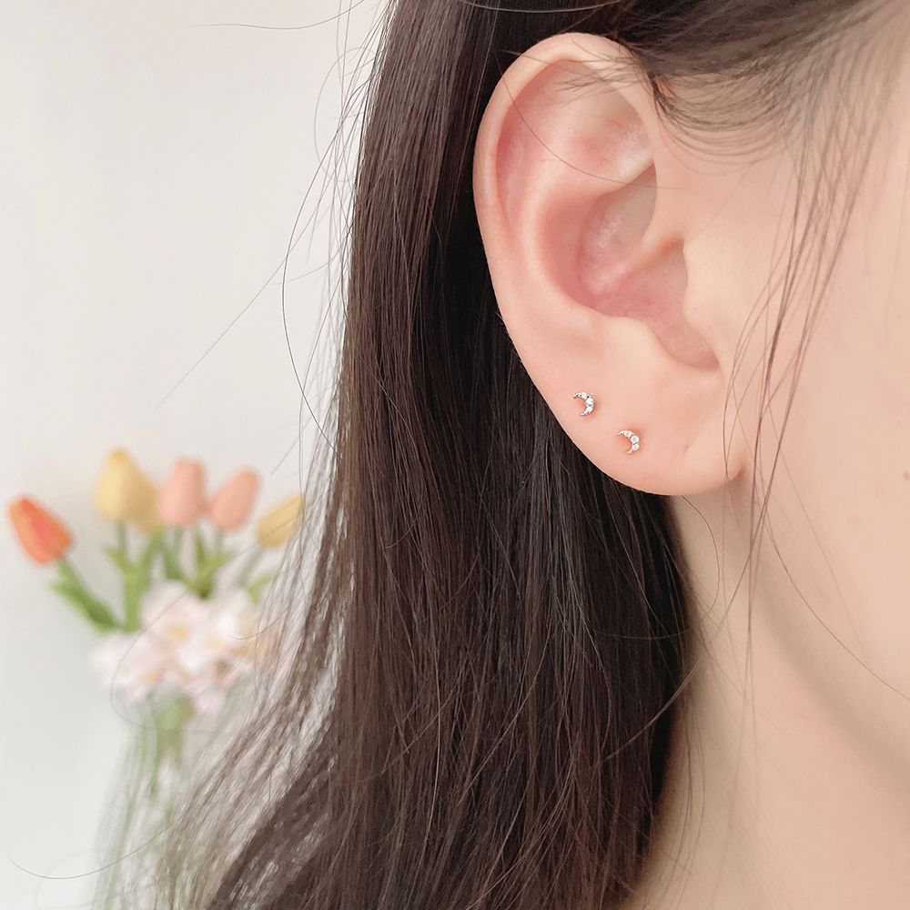 [サージカル]超ミニ 月モチーフ 三日月 ピアス (2Color) 16G ボディピアス キャッチ 軟骨ピアス