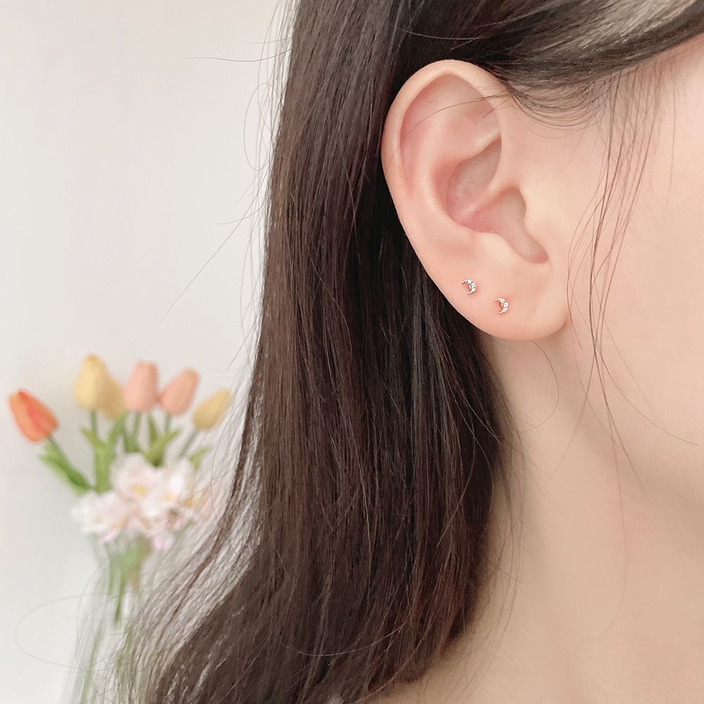 [サージカル]超ミニ 月モチーフ 三日月 ピアス (2Color) 16G ボディピアス キャッチ 軟骨ピアス