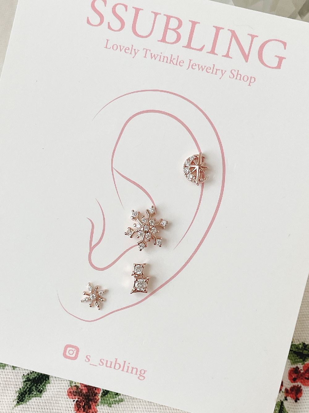 [ชุด 3 ชิ้น] [แบบผ่าตัด] ต่างหูดอกไม้สีเขียว (2 สี) เจาะร่างกาย เจาะหลัง เจาะกระดูกอ่อน 