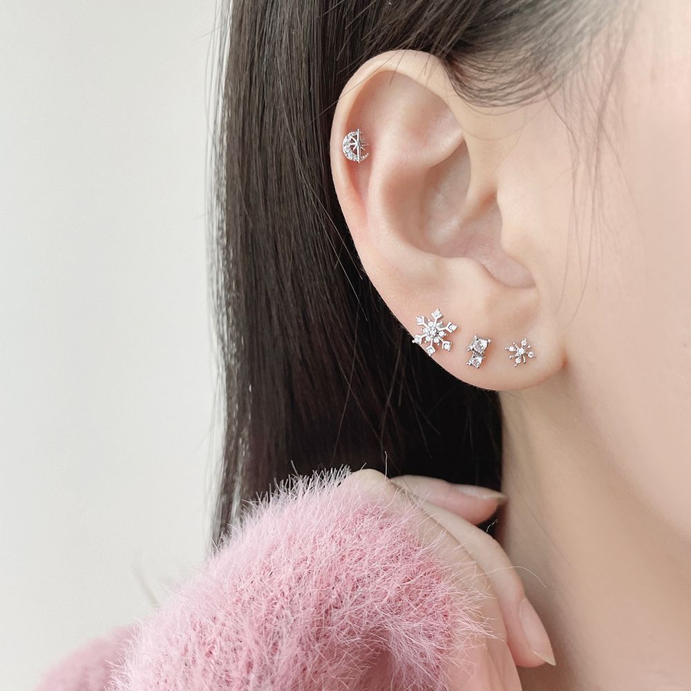 [ชุด 3 ชิ้น] [แบบผ่าตัด] ต่างหูดอกไม้สีเขียว (2 สี) เจาะร่างกาย เจาะหลัง เจาะกระดูกอ่อน 