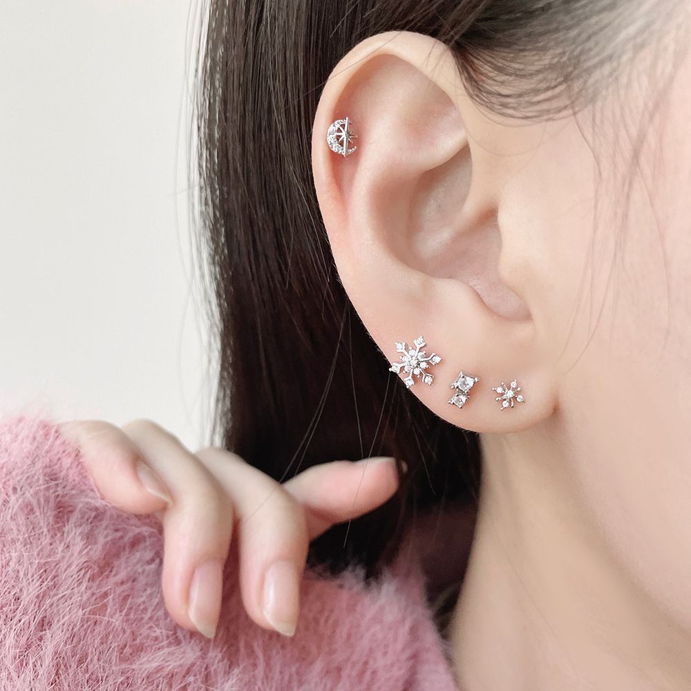 [ชุด 3 ชิ้น] [แบบผ่าตัด] ต่างหูดอกไม้สีเขียว (2 สี) เจาะร่างกาย เจาะหลัง เจาะกระดูกอ่อน 