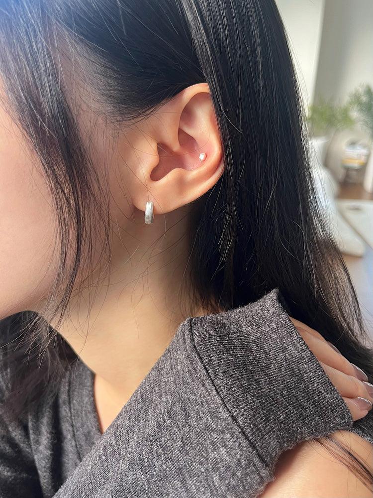 [925 Silver] カット ペブル ピアス (2Type) 18G ボディピアス キャッチ ピアッシング 軟骨ピアス