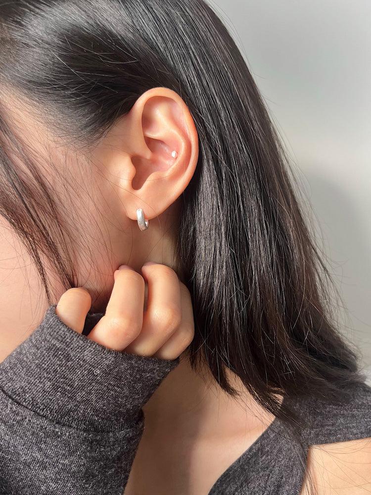 [925 Silver] カット ペブル ピアス (2Type) 18G ボディピアス キャッチ ピアッシング 軟骨ピアス