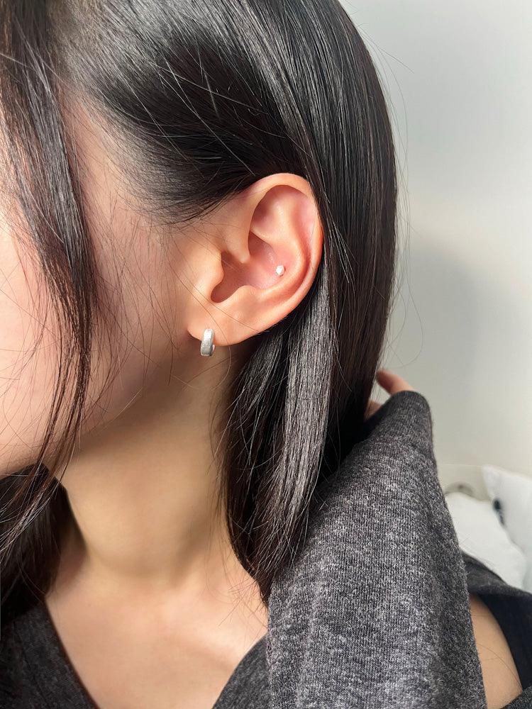 [925 Silver] カット ペブル ピアス (2Type) 18G ボディピアス キャッチ ピアッシング 軟骨ピアス