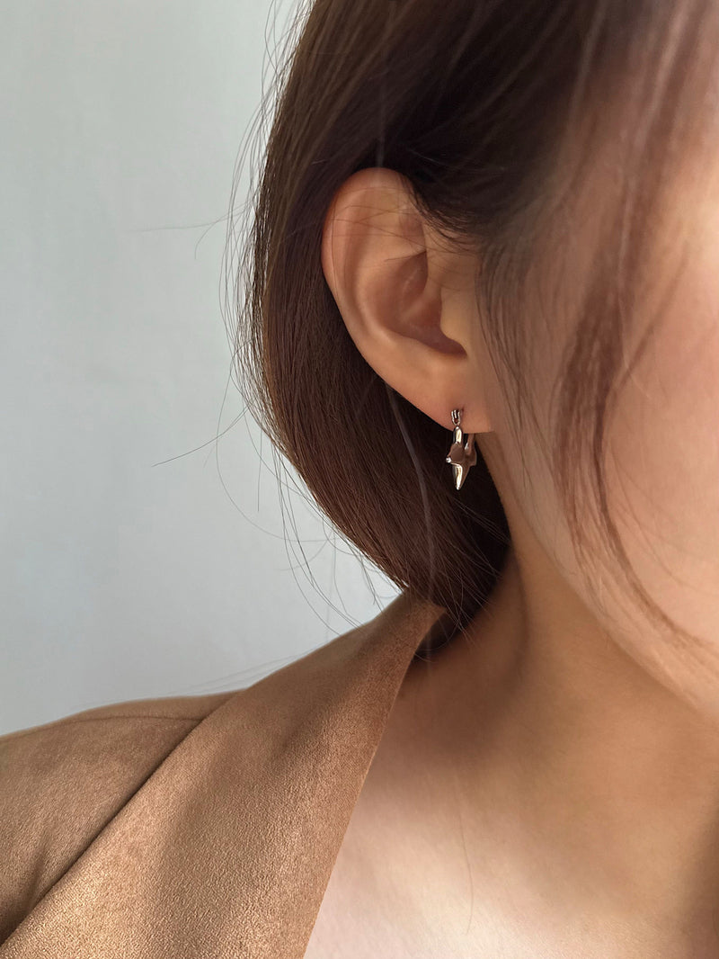 [925 เงิน] แหวนเพชรประกาย 3 เหลี่ยม