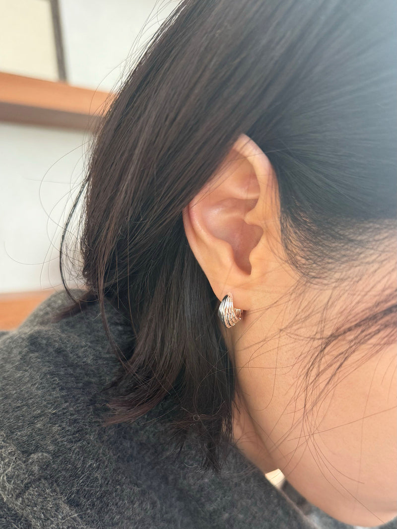 ボールド シェル ワンタッチ リングピアス（銀メッキ／2color）レディース  フープピアス リングピアス