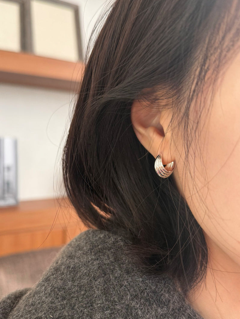 ボールド シェル ワンタッチ リングピアス（銀メッキ／2color）レディース  フープピアス リングピアス