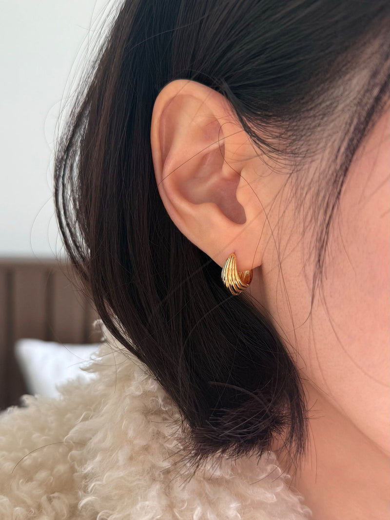 ボールド シェル ワンタッチ リングピアス（銀メッキ／2color）レディース  フープピアス リングピアス