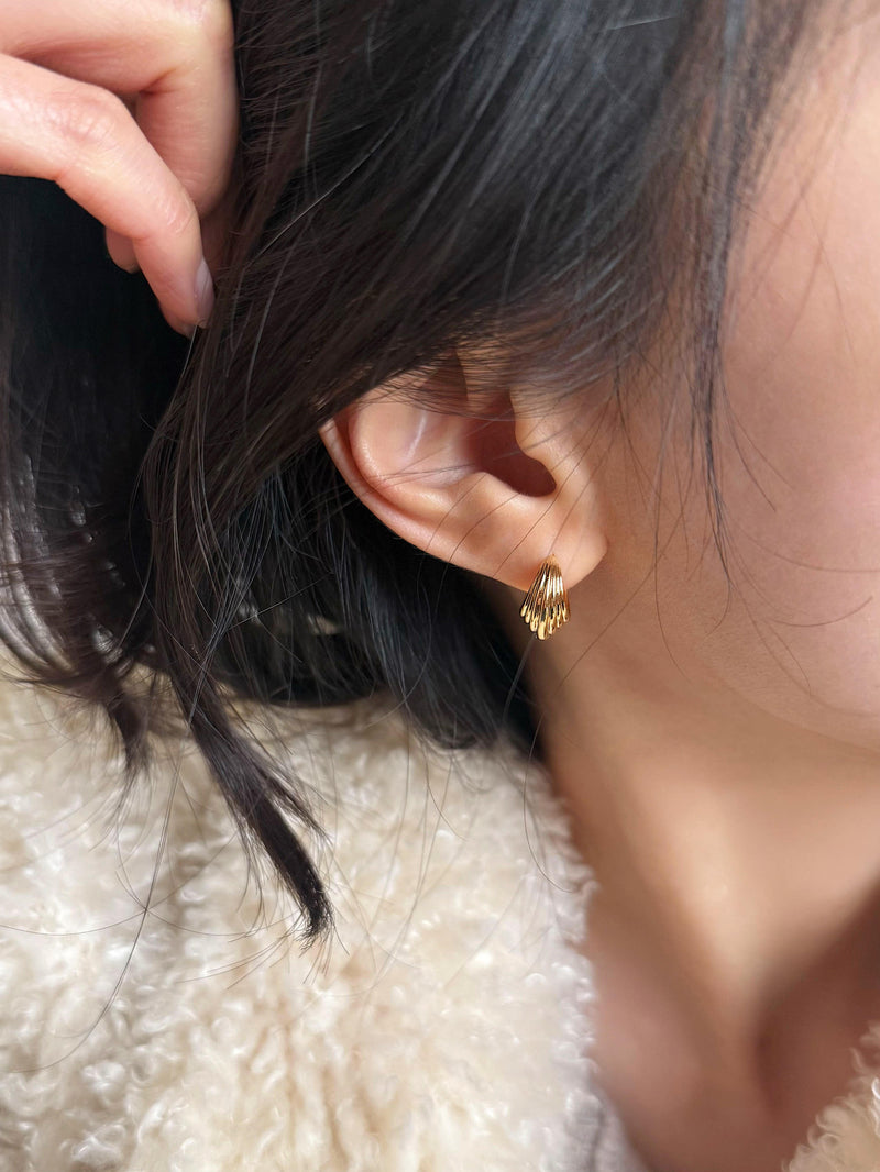 ボールド シェル ワンタッチ リングピアス（銀メッキ／2color）レディース  フープピアス リングピアス